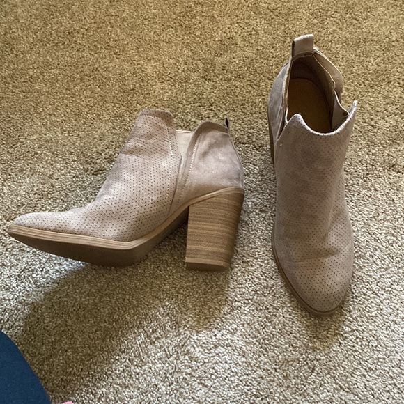 Suede boots - Picture 2 of 3